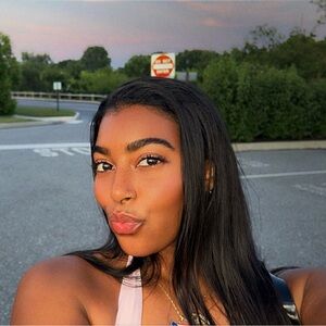 Meet your Posher, Esha